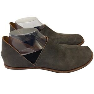 Cydwoq Cliff Dweller Runner Shoes Mens Size 40 US 7 Gray Leather Slip On Flats